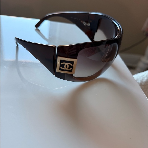 Chanel brown gold vintage iconic oversized Victoria Beckham shield sunglasses - Picture 13 of 14